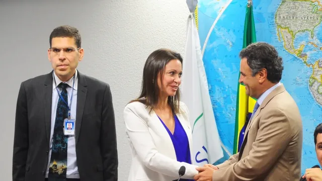 02 04 2014 - Aécio Neves - Solidariedade à deputada Maria Corina Machado