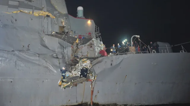 120812-N-XO436-152 USS Porter after collision