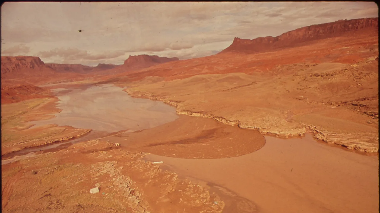 AERIAL VIEW UPSTREAM OF BOOM SITE IN MONUMENT VALLEY, UTAH WHERE OIL SPILL INTO SAN JUAN RIVER WAS TEMPORARILY CONTAINED BEF…