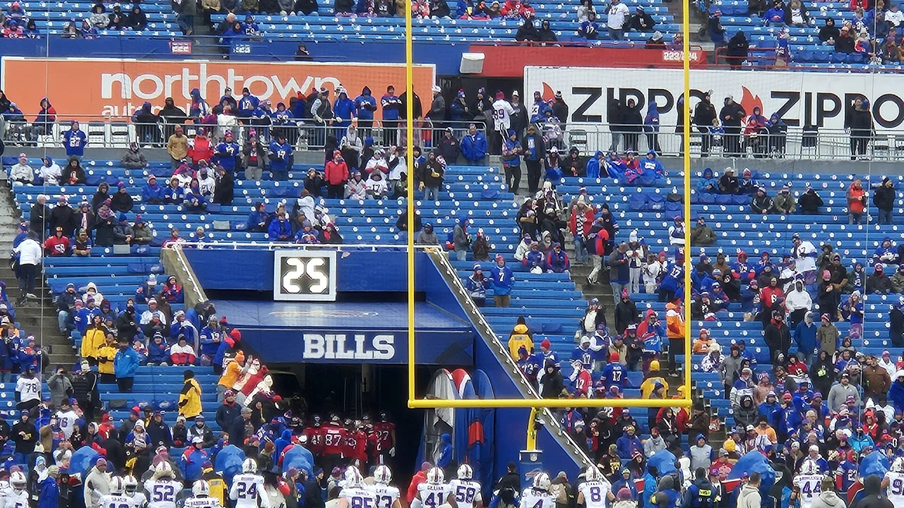 Bills-Bucs-BUF-Offense-warmups-1