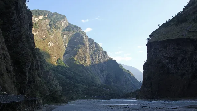 Gorkha Bridge: Budhi Gandaki, Yaru Bagar to Jagat, Gorkha District, Manaslu Trek, Nepal
