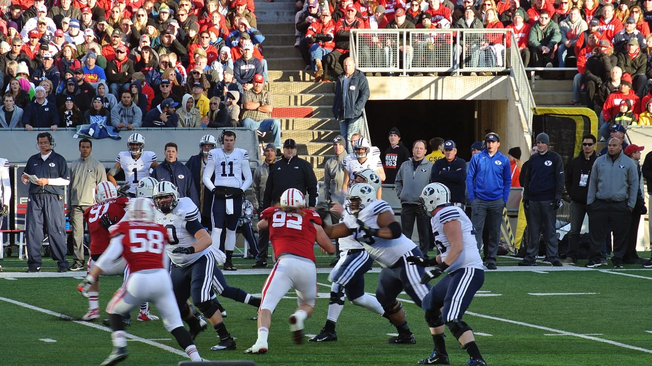 BYU Cougars at Wisconsin Badgers football (Nov. 9, 2013) 0746-J1 Badgers vs BYU