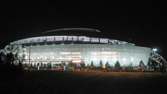 Dallas-cowboys-stadium-at-night