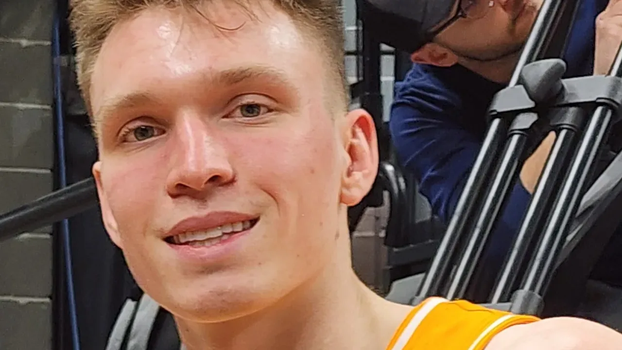Dalton Knecht poses with a fan following a game against Missouri.