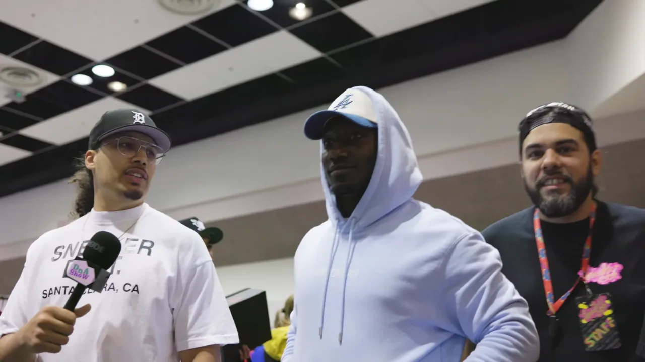 San Francisco 49ers wide receiver, Deebo Samuel, goes sneaker shopping at Sneaker Con Bay Area in November 2022.