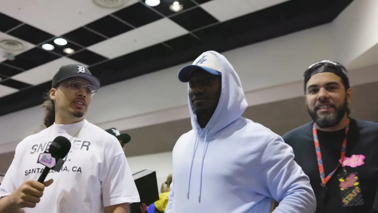 San Francisco 49ers wide receiver, Deebo Samuel, goes sneaker shopping at Sneaker Con Bay Area in November 2022.