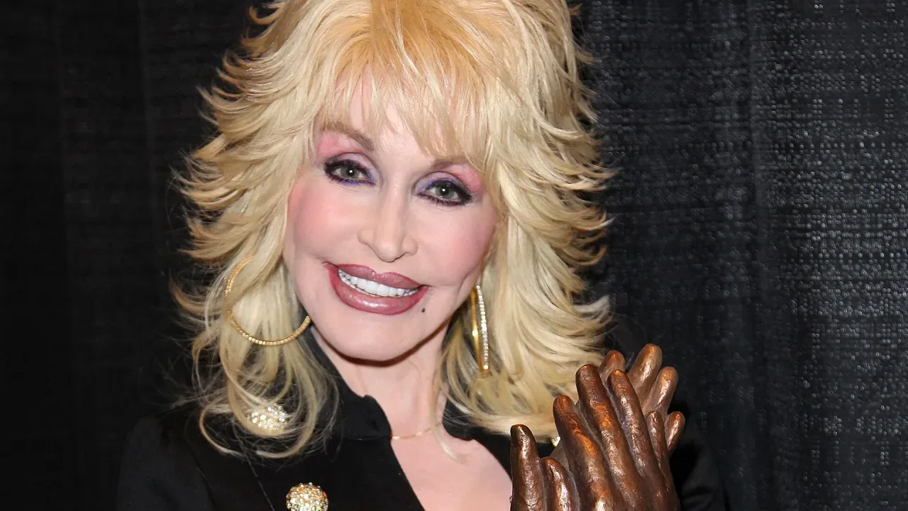 Dolly Parton accepting Liseberg Applause Award 2010