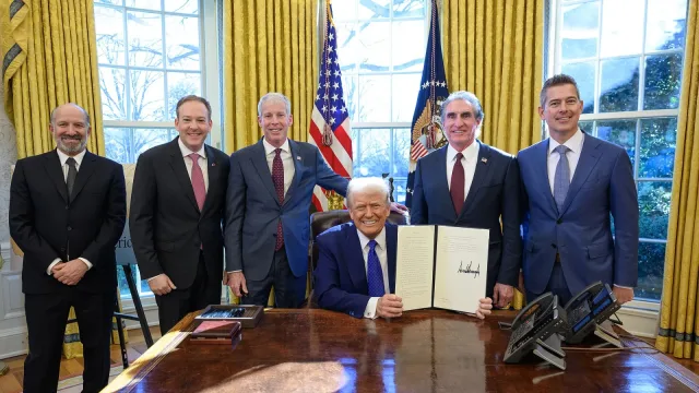 Donald Trump with his cabinet ministers (2025)