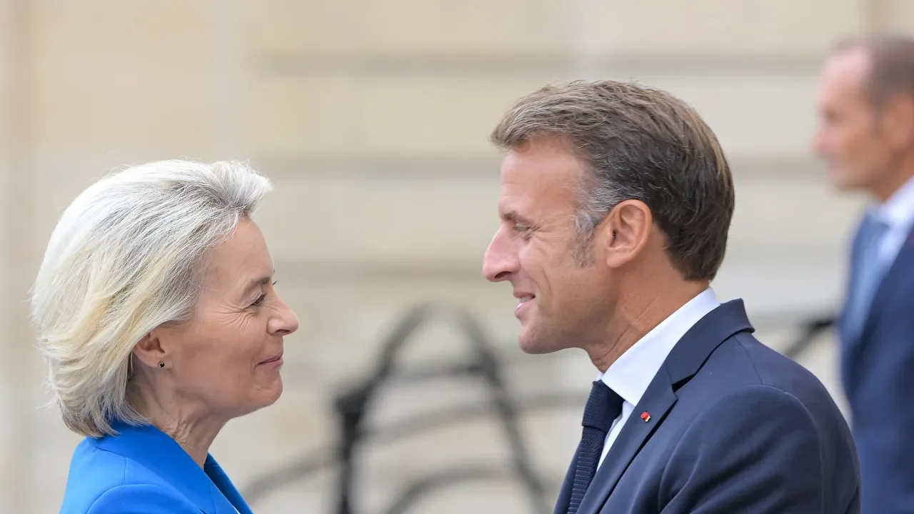 Emmanuel Macron welcomes Ursula von der Leyen for a Coalition of the Willing meeting in Paris, France - 2025 (2)
