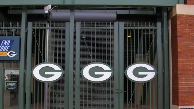 Lambeau Field é o estádio do Green Bay Packers da NFL, localizados em Green Bay, Wisconsin.