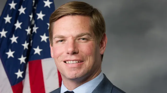 Eric Swalwell's official portrait for the 114th US Congress session.