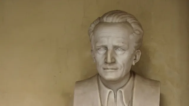 Bust of Erwin Schrödinger, physicist, in the courtyard arcade of the main building, University of Vienna, Austria.
