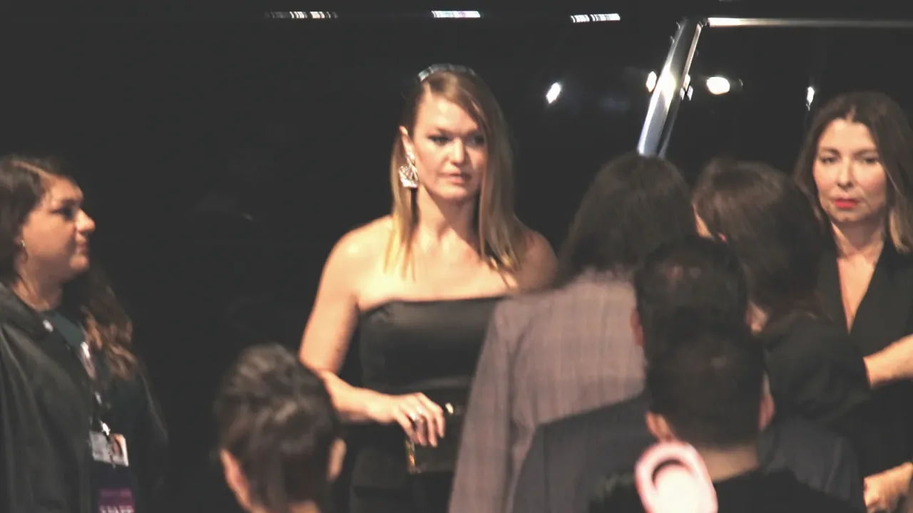 from www.popularfitness.com Close-up of Julia Stiles wearing a black dress at the 2019 Toronto International Film Festival.