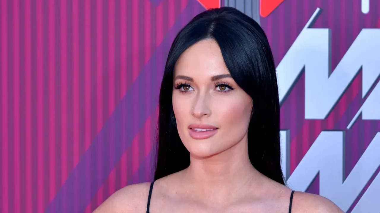 Kacey Musgraves 2019 by Glenn Francis
