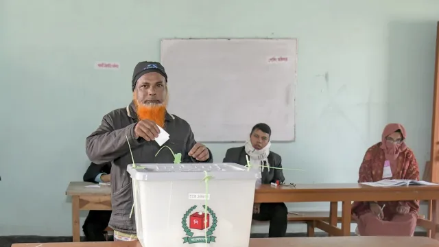 Khulna Voters Casting Ballots (PID-0011560)