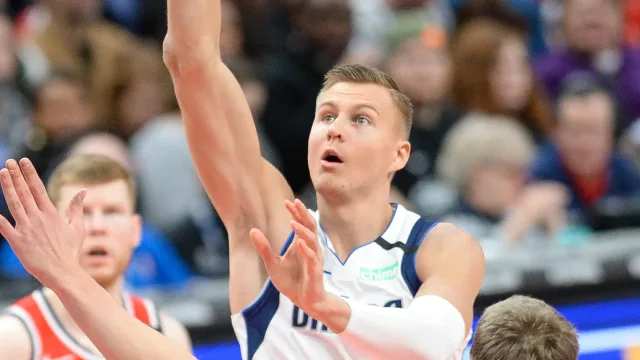 Kristaps Porzingis floater