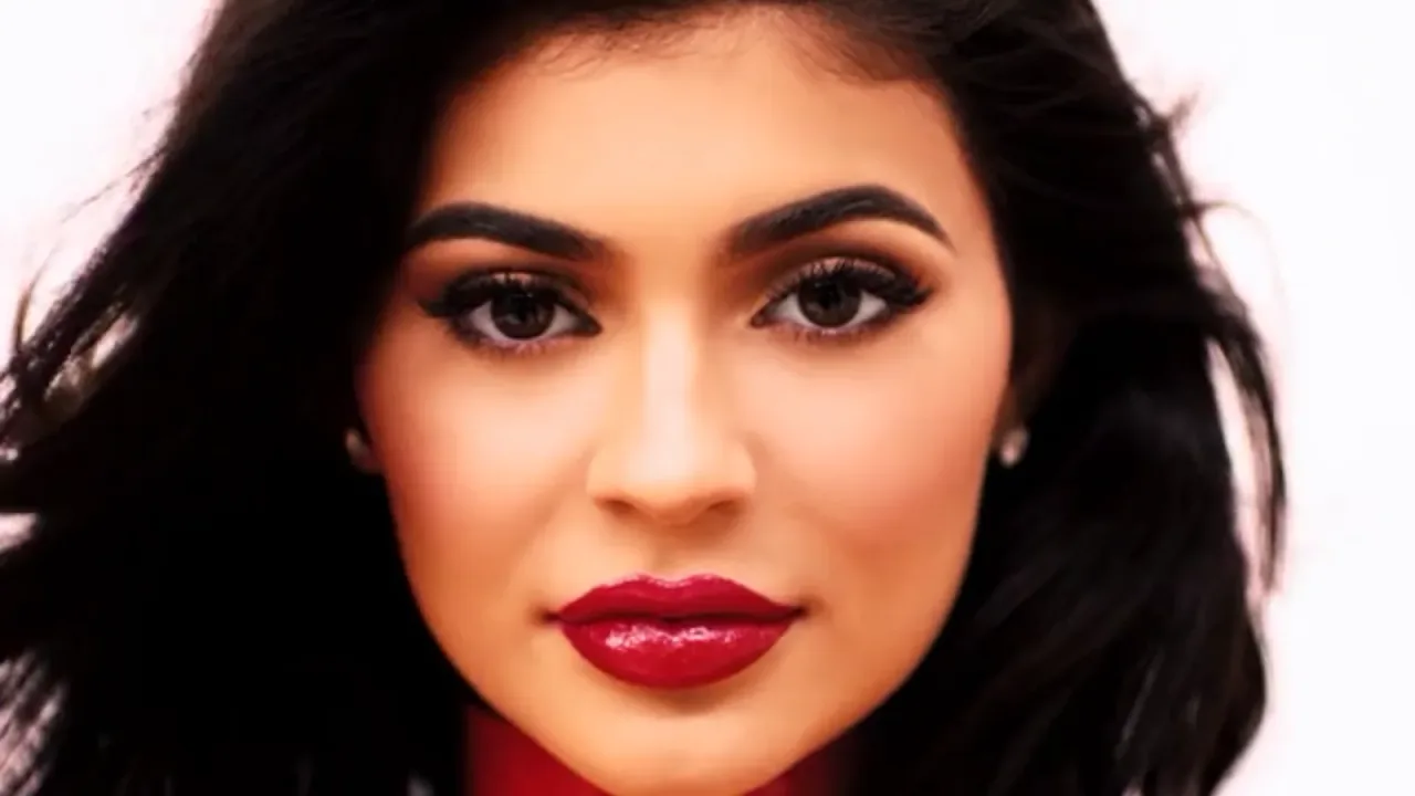 Complex magazine presents Kylie Jenner's collaboration with Japanese artists Takashi Murakami.