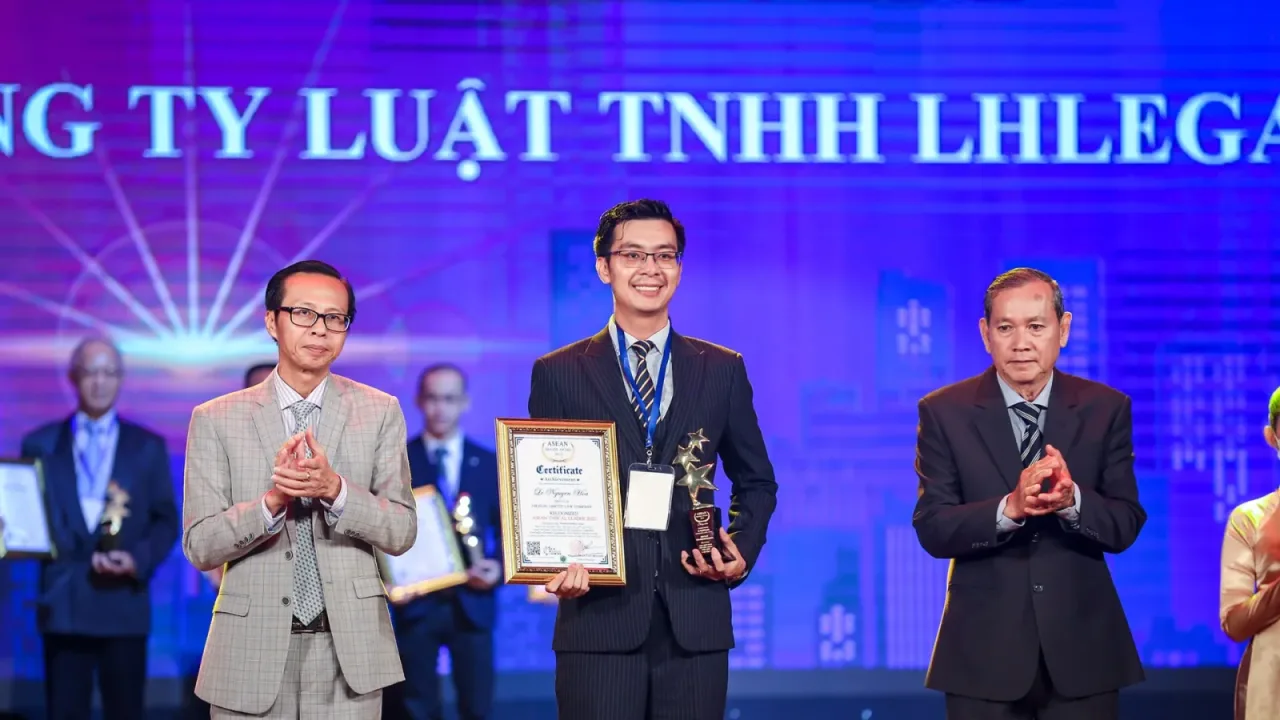 LHLegal receiving a national legal industry award in Ho Chi Minh City, Vietnam