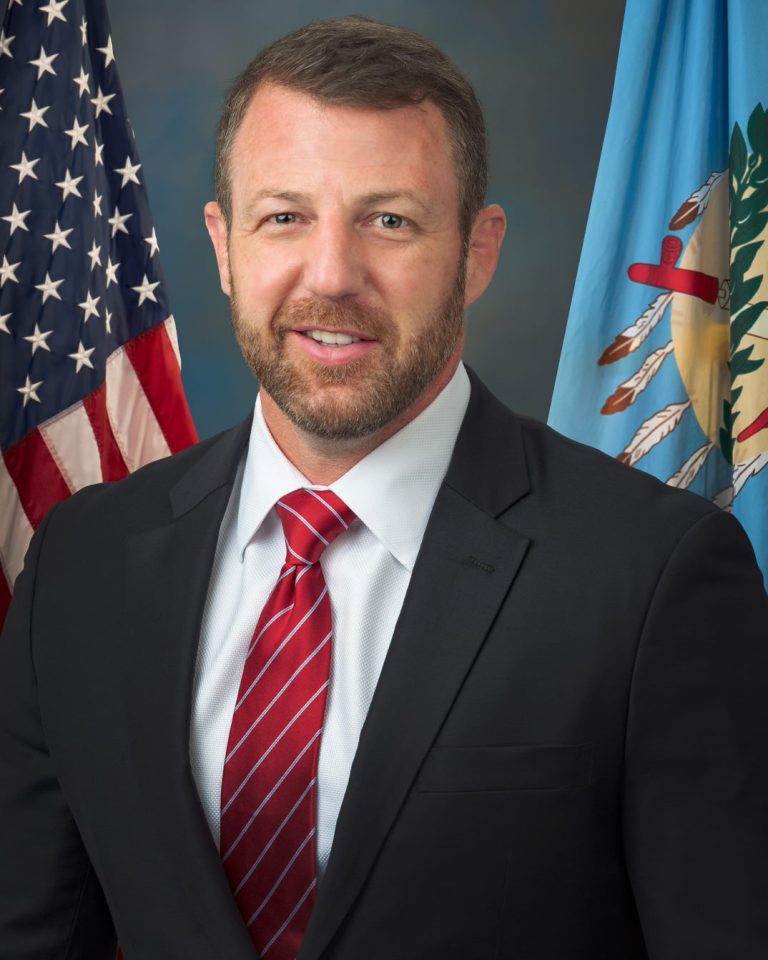 Official photo of Senator Markwayne Mullin (R-OK)