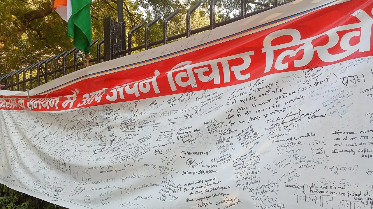 Near Jantar mantar New Delhi banner supporting 2020-2021 Indian farmers' protest