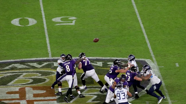 NFL 2019 playoffs Ravens Vs Titans - Lamar jackson pass