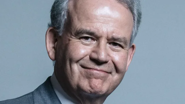 Official portrait of Dr Julian Lewis