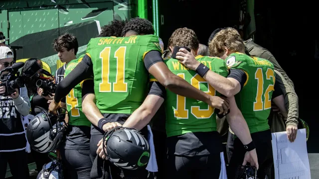 Oregon National Guard salutes service at University of Oregon Spring football game