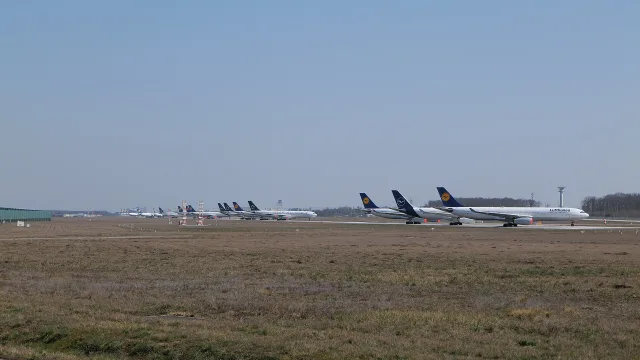 Parked airplanes on Frankfurt Airport Landebahn Nordwest 03