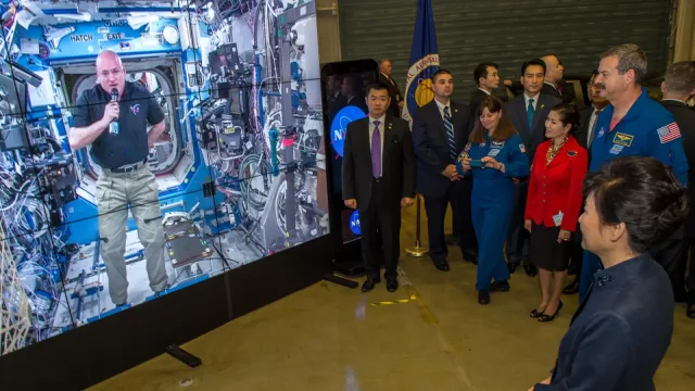 President Park Geun-hye of South Korea Visits NASA Goddard