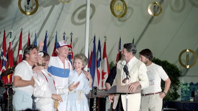 President Reagan Speaking after a Concert by the Beach Boys Brian Wilson, Mike Love, Carl Wilson, Dennis Wilson, Alan Jardin…