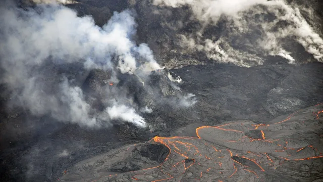 Spatter cones & Halemaumau Crater (11 March 2021) (Kilauea Volcano, Hawaii)