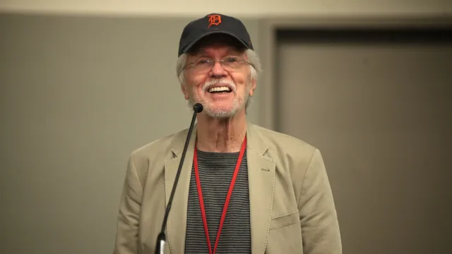 Tom Skerritt speaking at the 2014 Phoenix Comicon Fan Fest at the University of Phoenix Stadium in Glendale, Arizona.