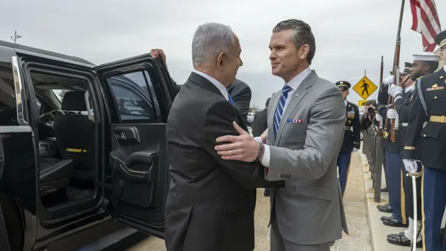 U.S. Secretary of Defense Pete Hegseth hosts a bilateral exchange with Israeli Prime Minister Benjamin Netanyahu at the Pent…