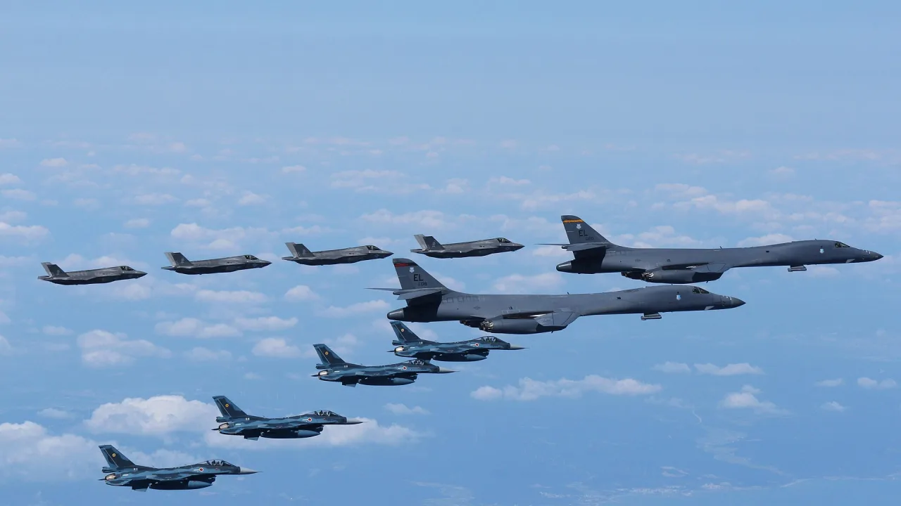US–Japan air formation over Pacific, 2017