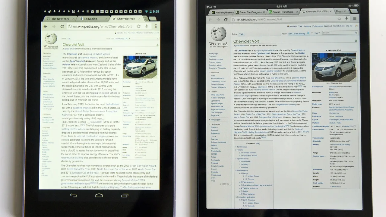 iPad Mini (right) compared with Google Nexus 7 (left) both showing Wikipedia main page (English) on 2013-03-29.